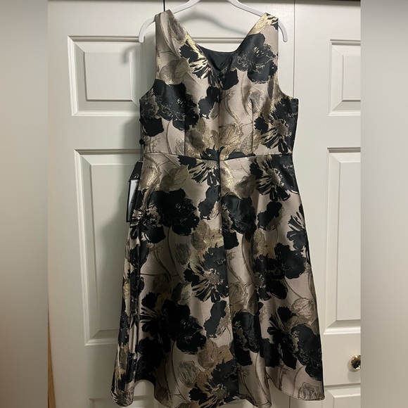 Adrianna Papell Floral-Print Metallic A-Line Dress - Picture 4 of 13